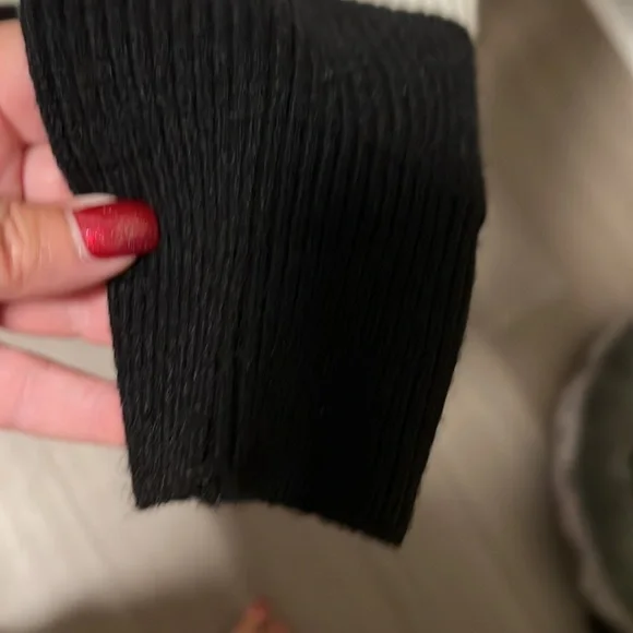 Black and white sweater - Picture 3 of 6